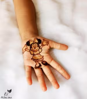 Arabic Checkered Fill mehndi design for arm — dainty henna pattern