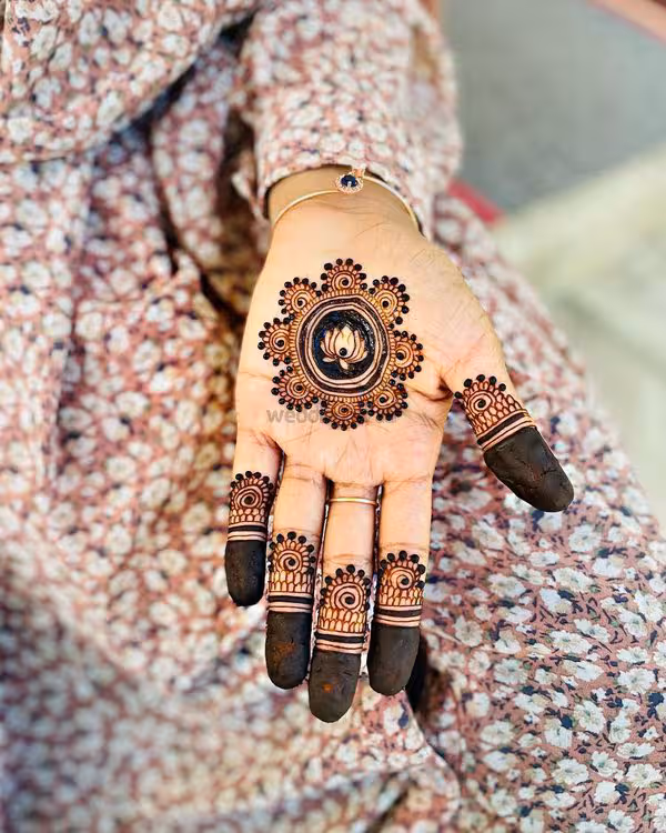 Back Hand Mehndi Designs pattern 805