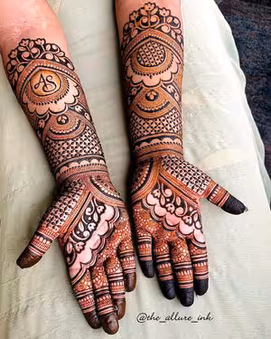 Gulf Ring Pattern mehndi design for foot — alluring henna pattern