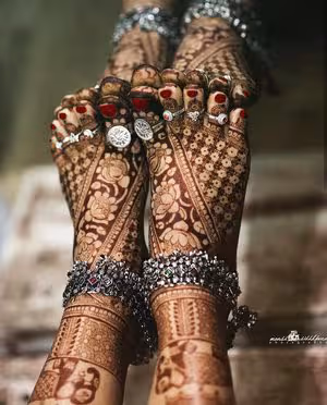 Eid Wave Pattern mehndi design for foot — mesmerizing henna pattern