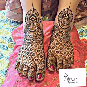 African Ring Pattern mehndi design for front hand — captivating henna pattern