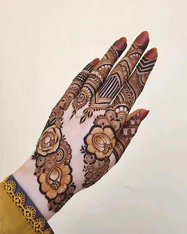 Minimalist Mehndi Designs pattern 194