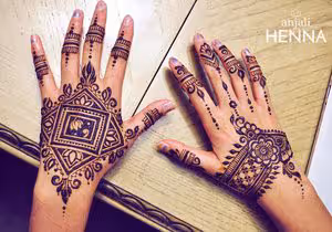 Simple Diamond Lattice mehndi design for arm — mesmerizing henna pattern