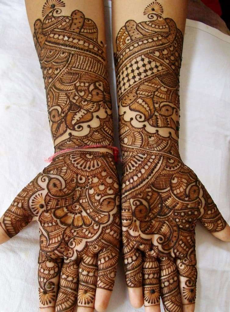 Floral Diamond Lattice mehndi design for back hand — stunning henna pattern