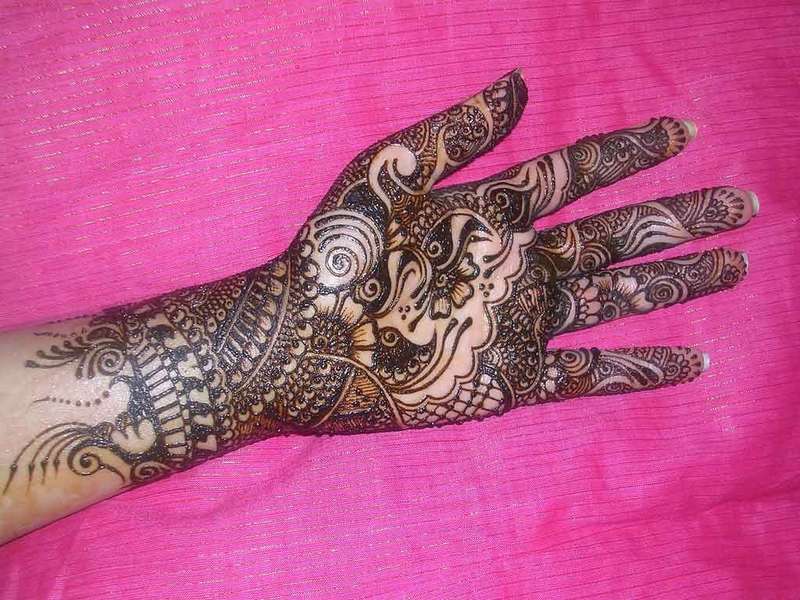 Arabic Net Pattern mehndi design for front hand — gorgeous henna pattern