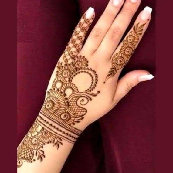 Pakistani Checkered Fill mehndi design for back hand — luxurious henna pattern