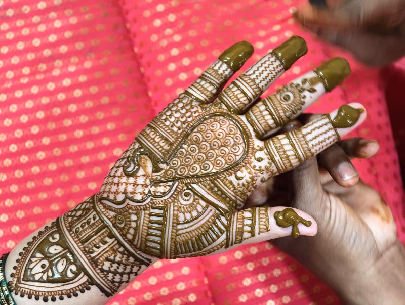 Exquisite Bridal Mehndi Design #21