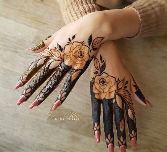 Exquisite Bridal Mehndi Design #31