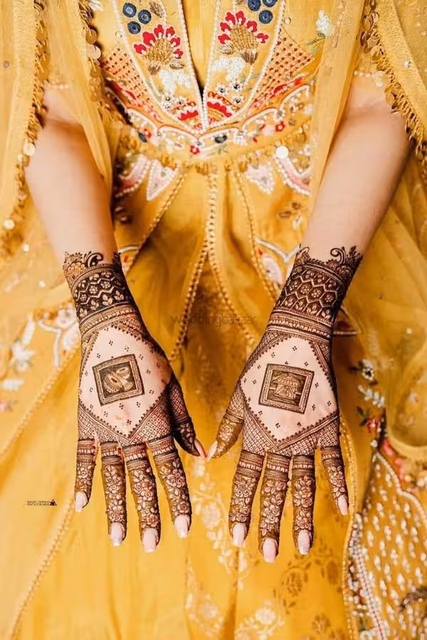 Back Hand Star Cluster mehndi design for front hand — enchanting henna pattern