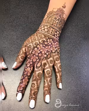Turkish Ring Pattern mehndi design for front hand — charming henna pattern