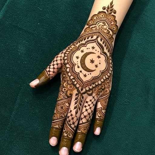 African Diamond Lattice mehndi design for front hand — traditional henna pattern