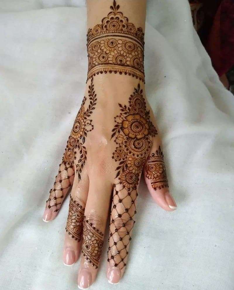Rajasthani Dotwork mehndi design for back hand — mesmerizing henna pattern