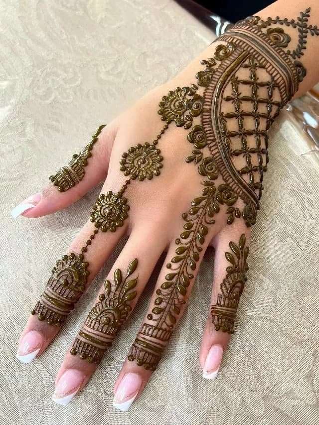 Eid Dotwork mehndi design for front hand — alluring henna pattern