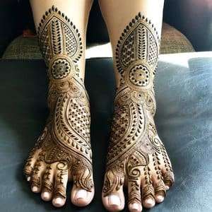 Mandala Checkered Fill mehndi design for front hand — alluring henna pattern