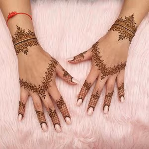 Minimalist henna style