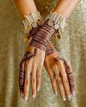 Minimalist modern henna design